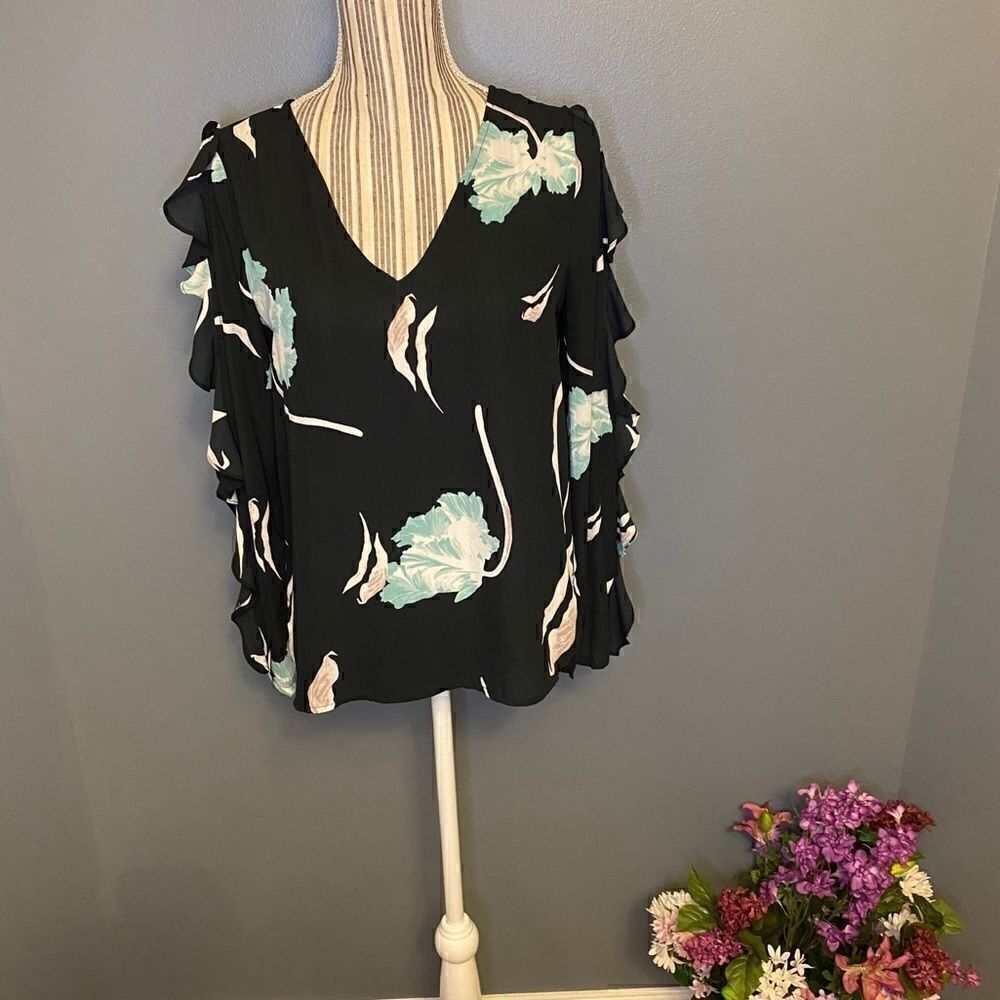 1. State Floral Slit Arm Blouse Small